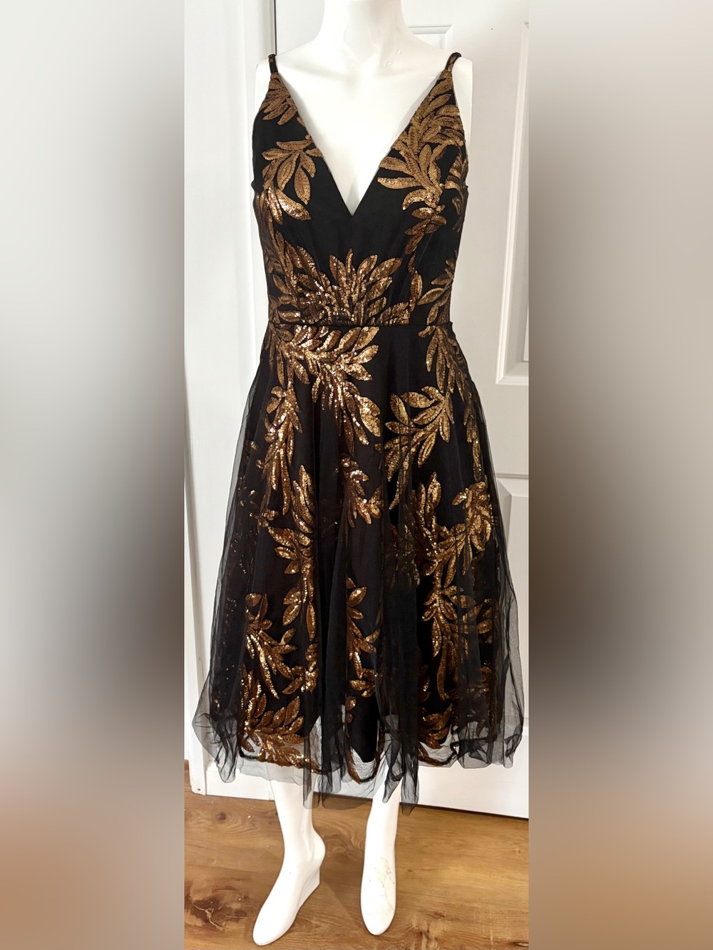 NWT Dress the population Black and Gold Sequin V-Neck Evening Dress .